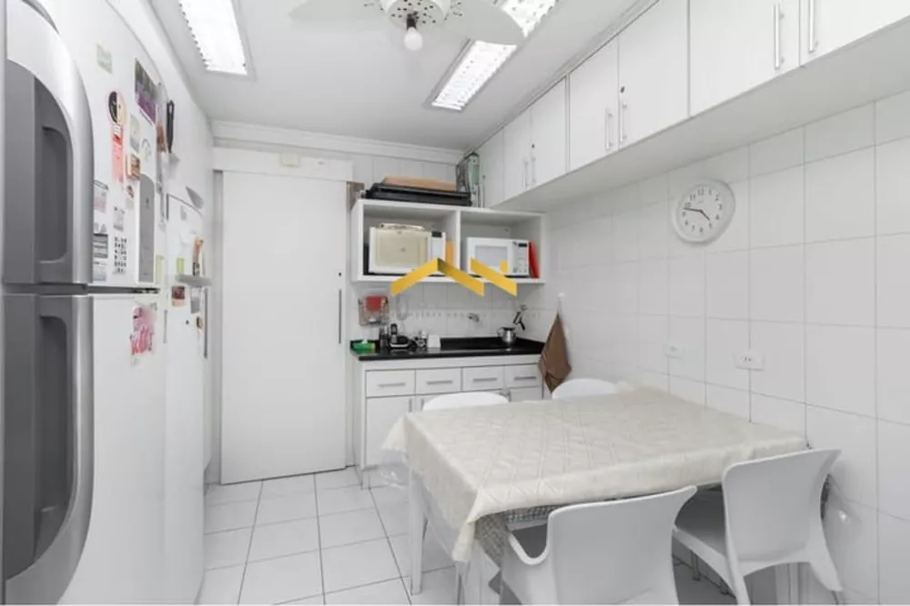 Apartamento à venda com 4 quartos, 200m² - Foto 2