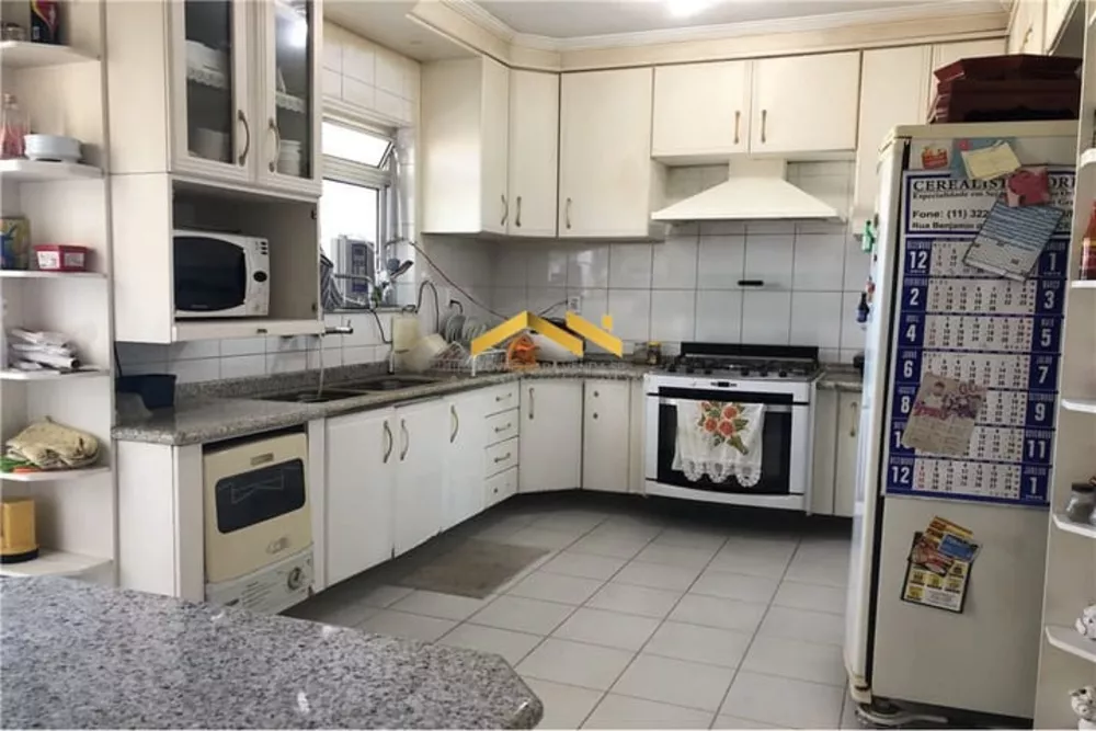 Apartamento à venda com 3 quartos, 270m² - Foto 18