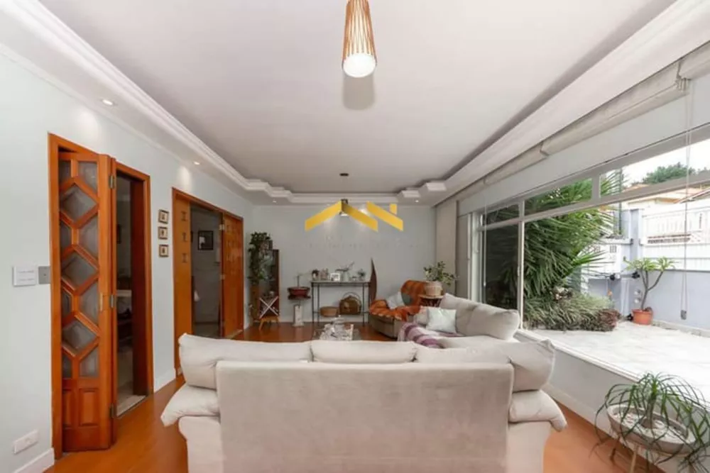 Casa à venda com 4 quartos, 188m² - Foto 1