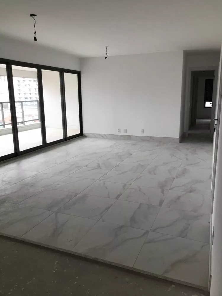 Apartamento à venda com 3 quartos, 131m² - Foto 2