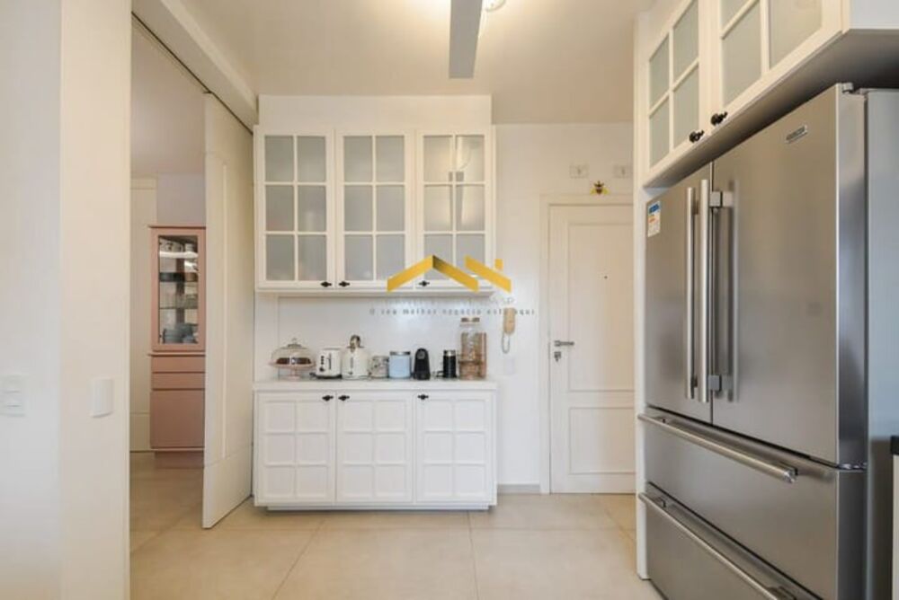 Apartamento à venda com 4 quartos, 246m² - Foto 2