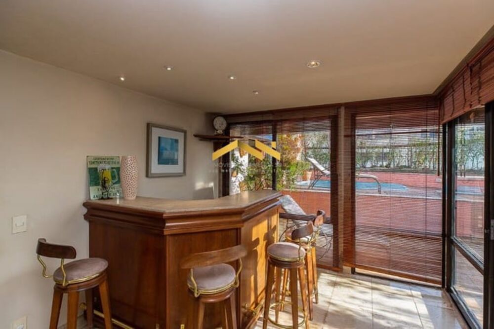 Apartamento à venda com 3 quartos, 297m² - Foto 2