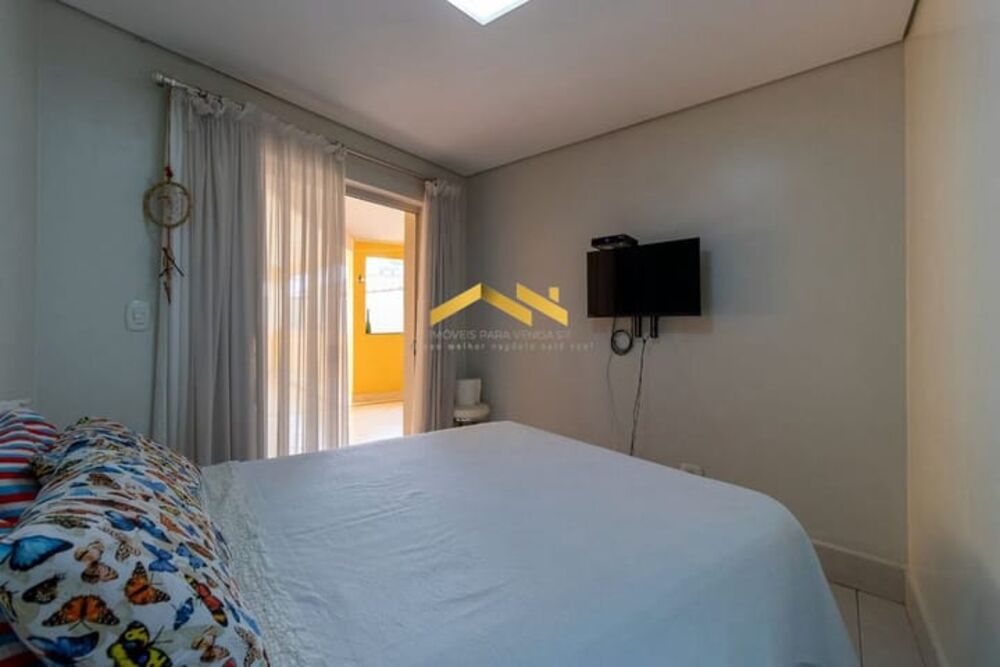 Casa à venda com 3 quartos, 220m² - Foto 4