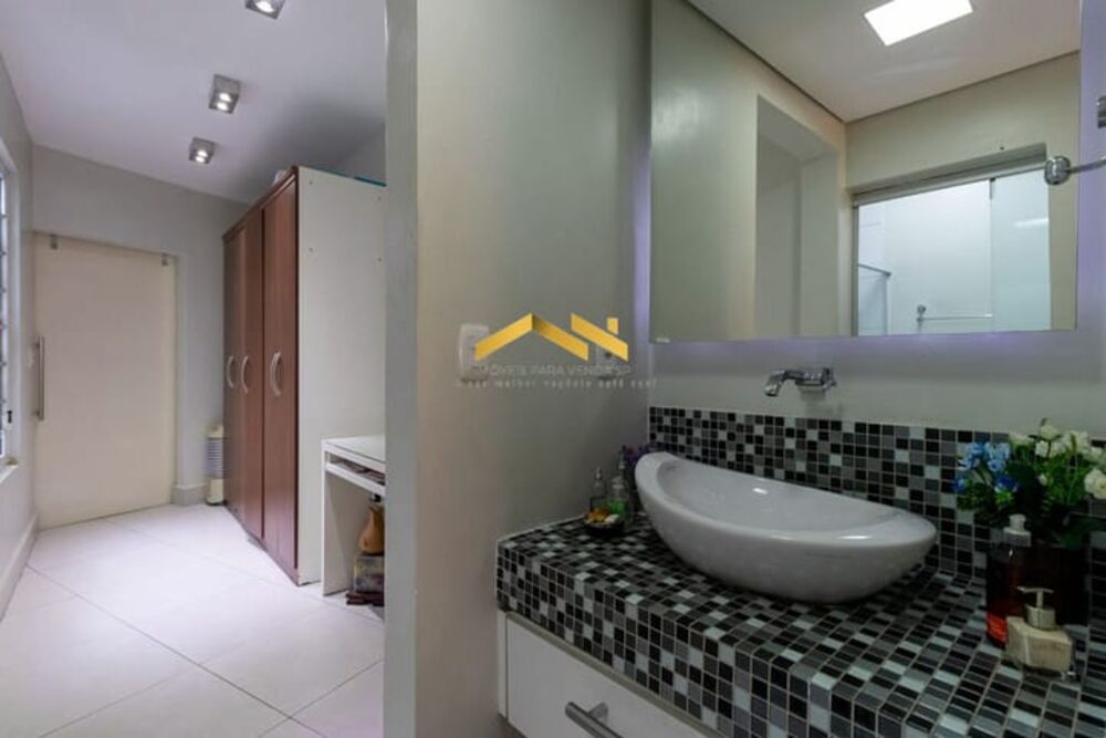 Casa à venda com 3 quartos, 220m² - Foto 2