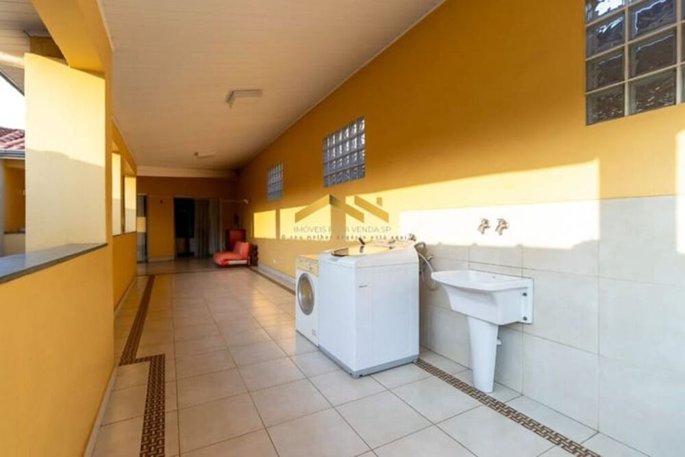 Casa à venda com 3 quartos, 220m² - Foto 16