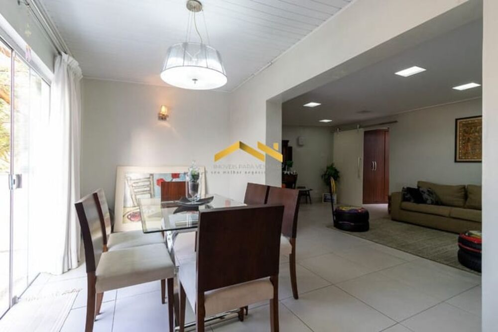 Casa à venda com 3 quartos, 220m² - Foto 10