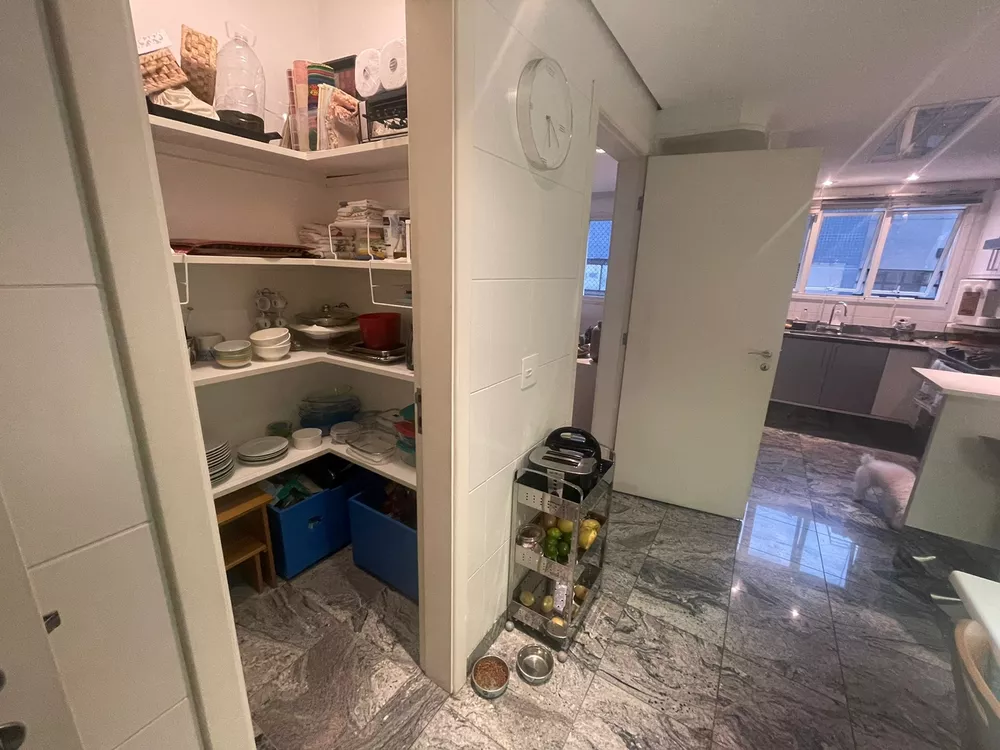 Apartamento à venda com 3 quartos, 200m² - Foto 32