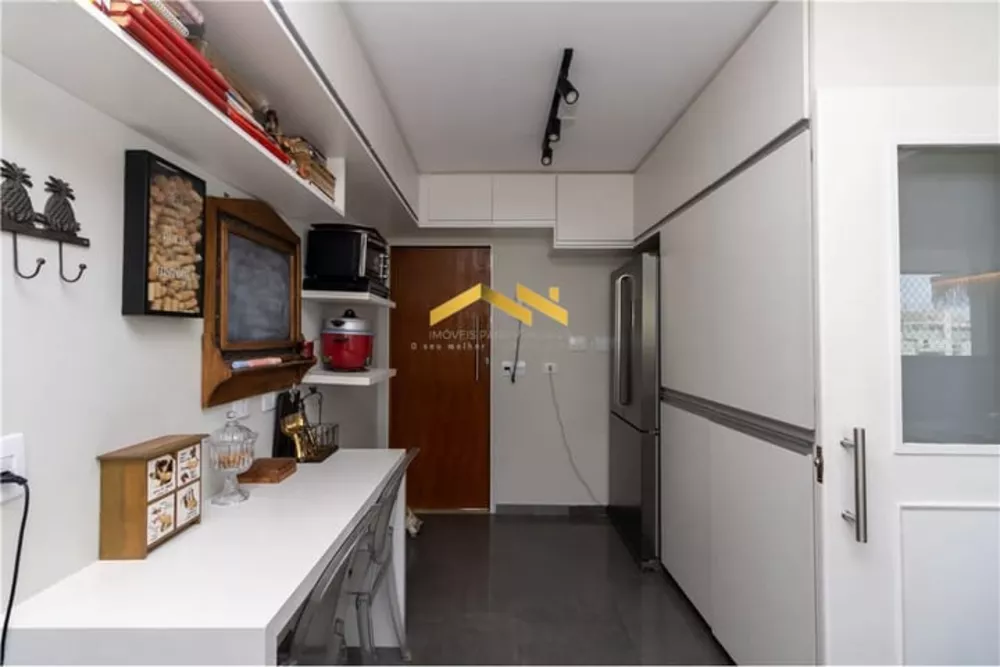 Apartamento à venda com 3 quartos, 222m² - Foto 3