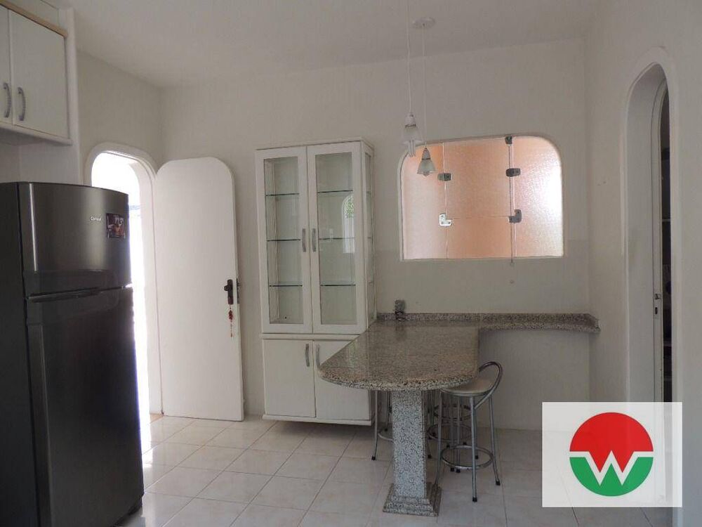 Casa de Condomínio à venda com 4 quartos, 450m² - Foto 2