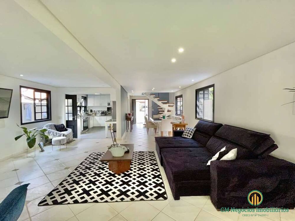 Casa de Condomínio à venda com 4 quartos, 250m² - Foto 2