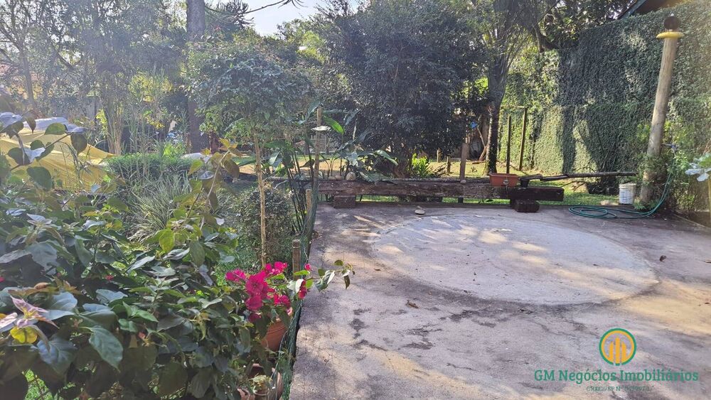 Casa de Condomínio à venda com 3 quartos, 250m² - Foto 1