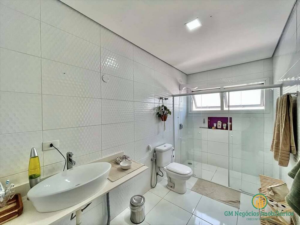 Casa de Condomínio à venda com 4 quartos, 315m² - Foto 3