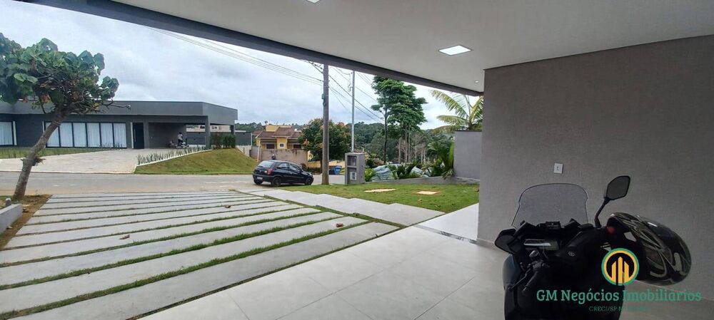 Casa de Condomínio à venda com 3 quartos, 256m² - Foto 1
