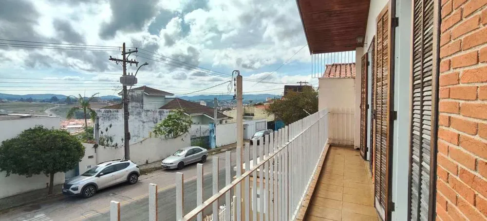 Casa, 3 quartos, 222 m² - Foto 1