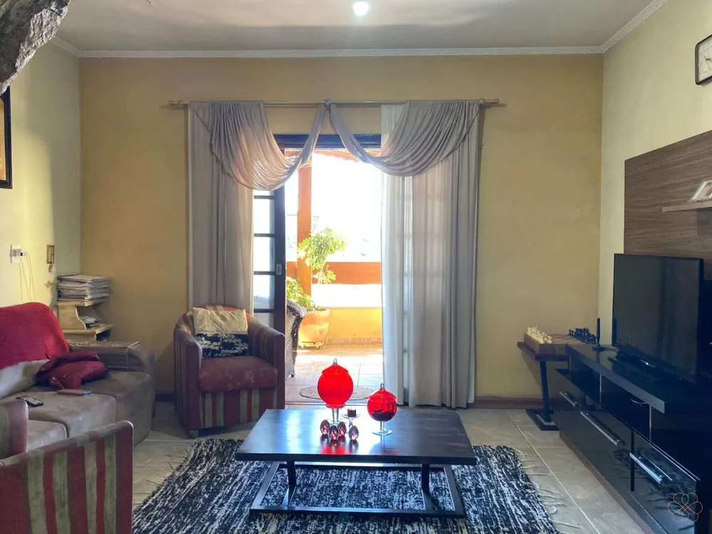 Casa, 3 quartos, 251 m² - Foto 1