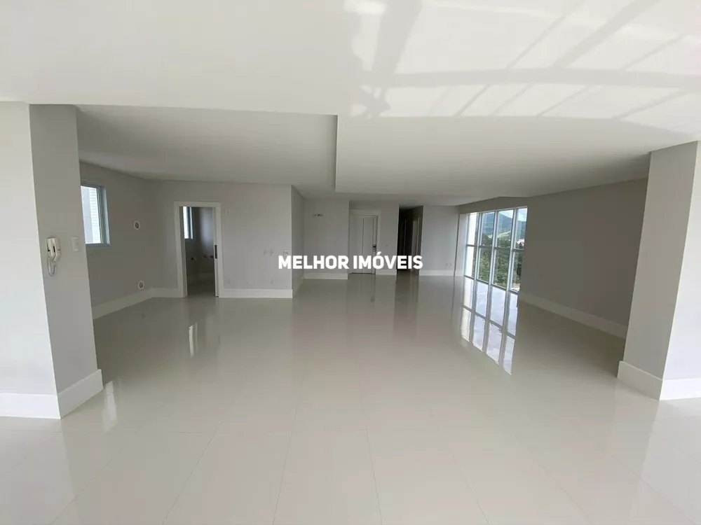 Apartamento à venda com 4 quartos, 237m² - Foto 6