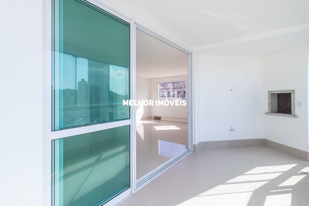 Apartamento à venda com 3 quartos, 121m² - Foto 2