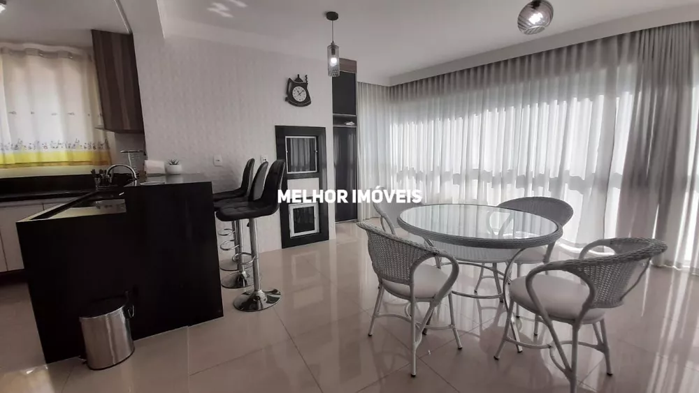 Apartamento à venda com 3 quartos, 131m² - Foto 1