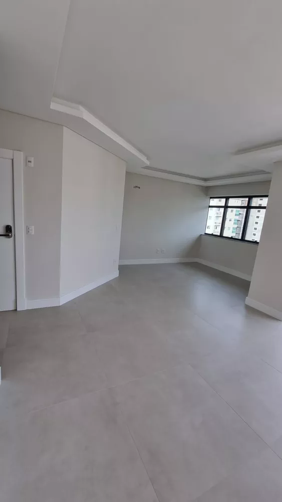 Apartamento à venda com 3 quartos, 127m² - Foto 3