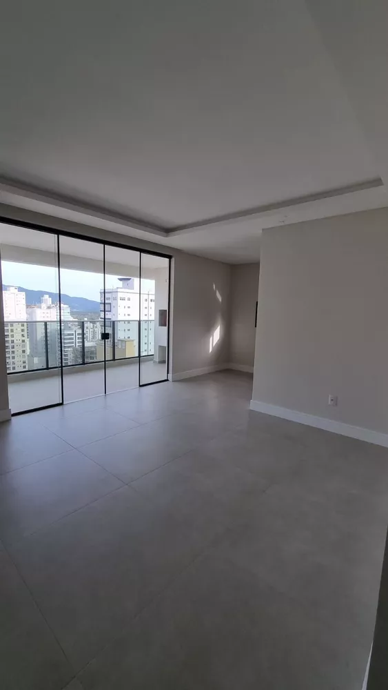 Apartamento à venda com 3 quartos, 127m² - Foto 2