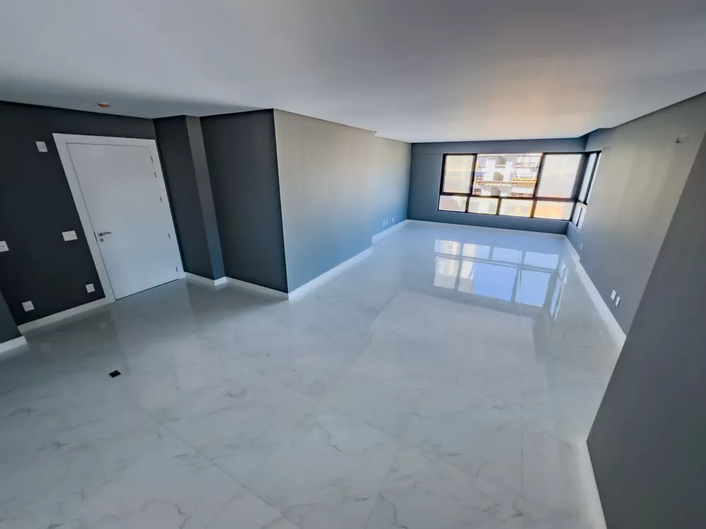 Apartamento à venda com 3 quartos, 138m² - Foto 4