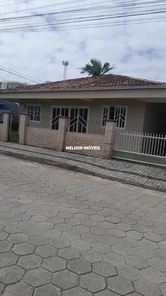 Casa, 6 quartos, 175 m² - Foto 1