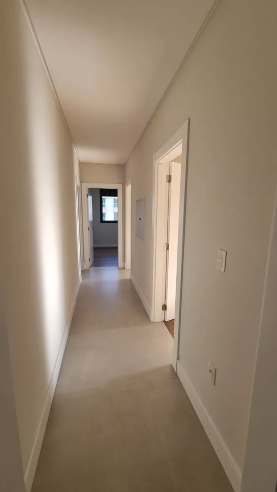 Apartamento à venda com 4 quartos, 162m² - Foto 2