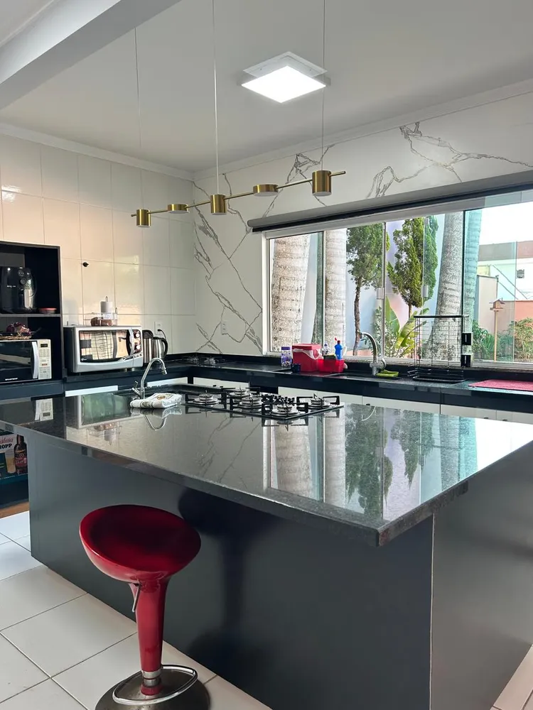 Casa, 3 quartos, 240 m² - Foto 1