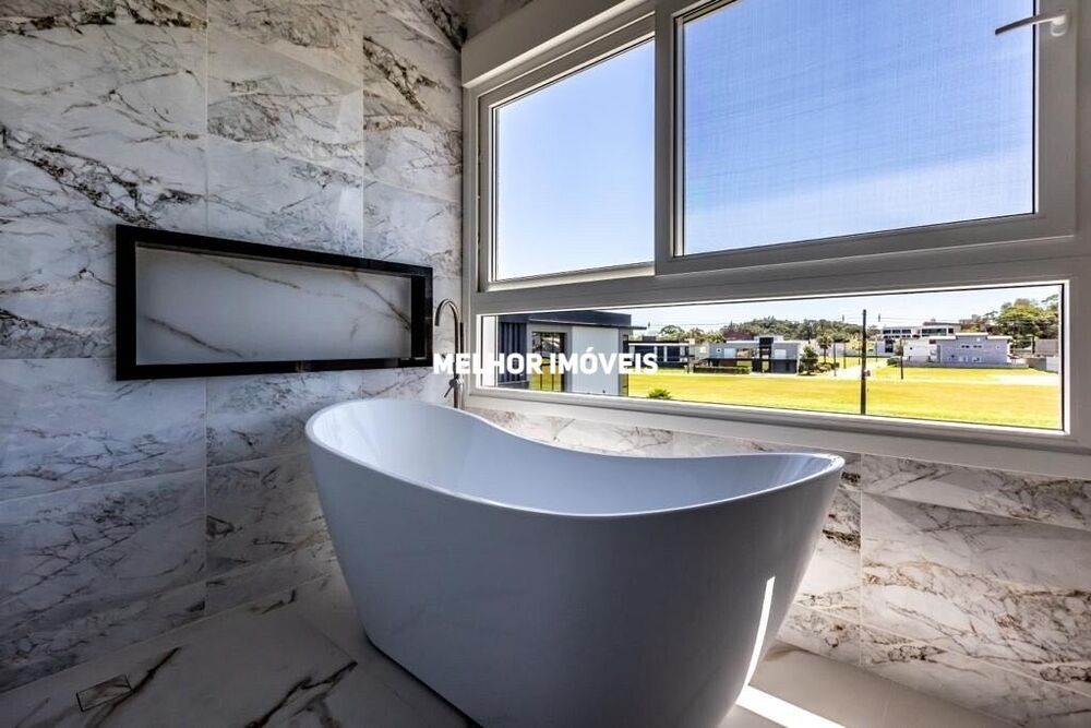 Casa de Condomínio à venda com 4 quartos, 330m² - Foto 2