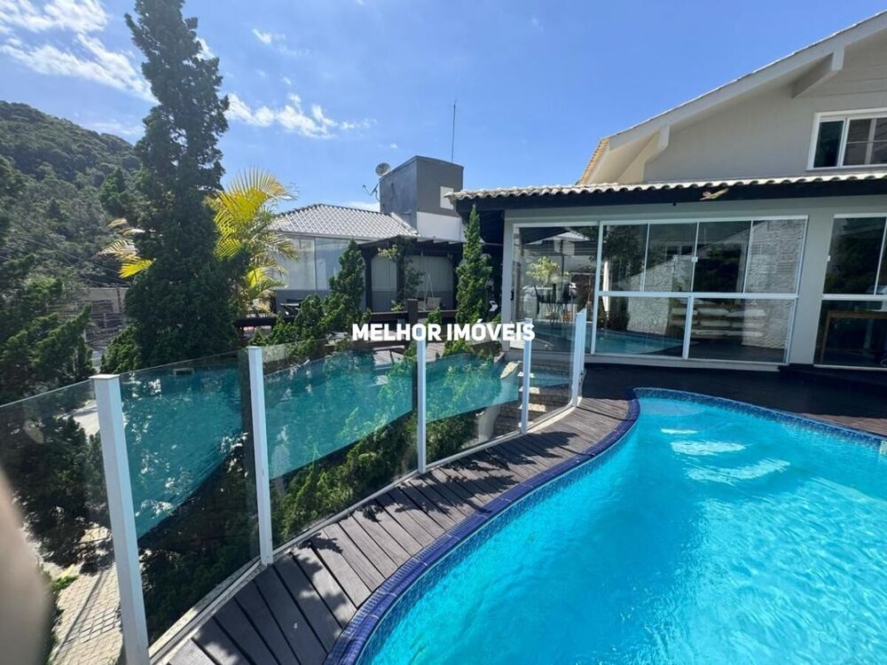 Casa à venda com 4 quartos, 251m² - Foto 1