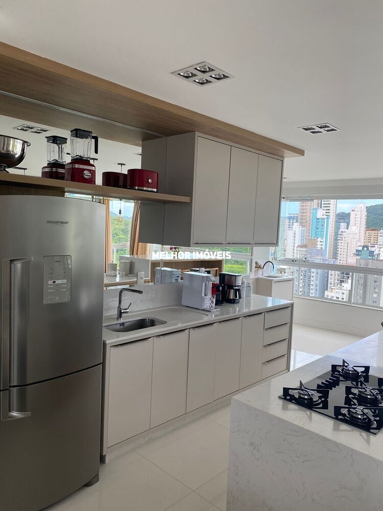 Apartamento à venda com 3 quartos, 134m² - Foto 2