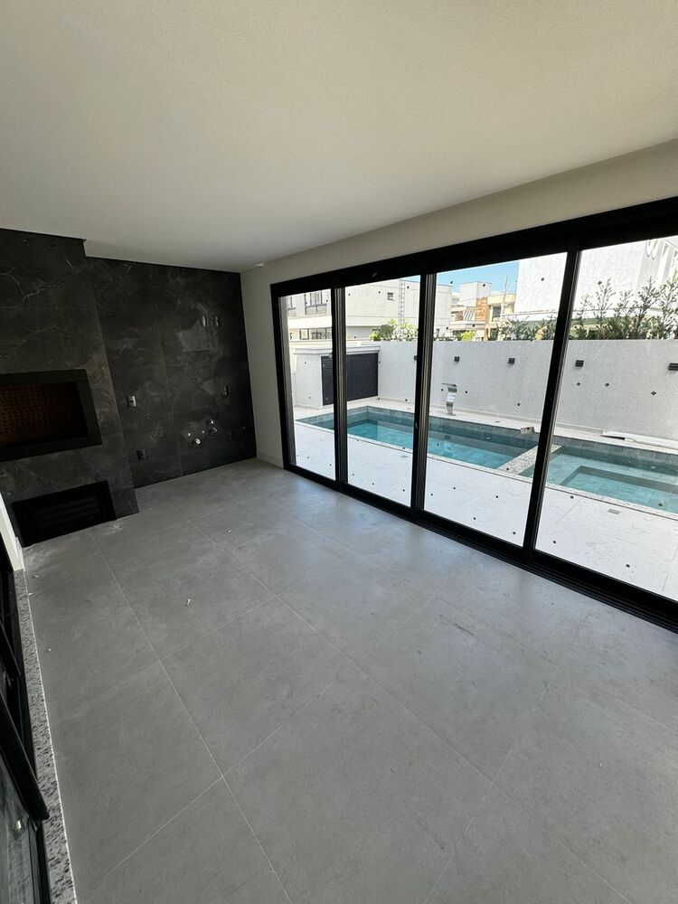 Casa à venda com 3 quartos, 251m² - Foto 7