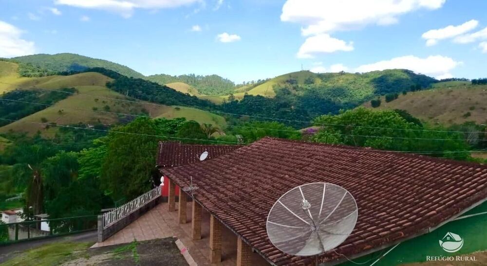 Chácara à venda com 4 quartos, 4584m² - Foto 1