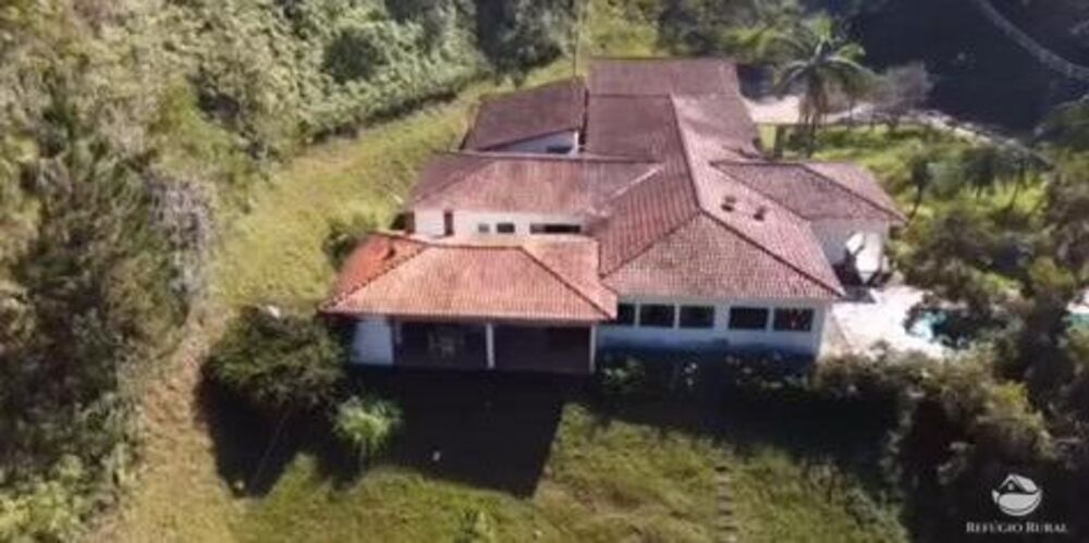 Fazenda à venda com 9 quartos, 2081200m² - Foto 2