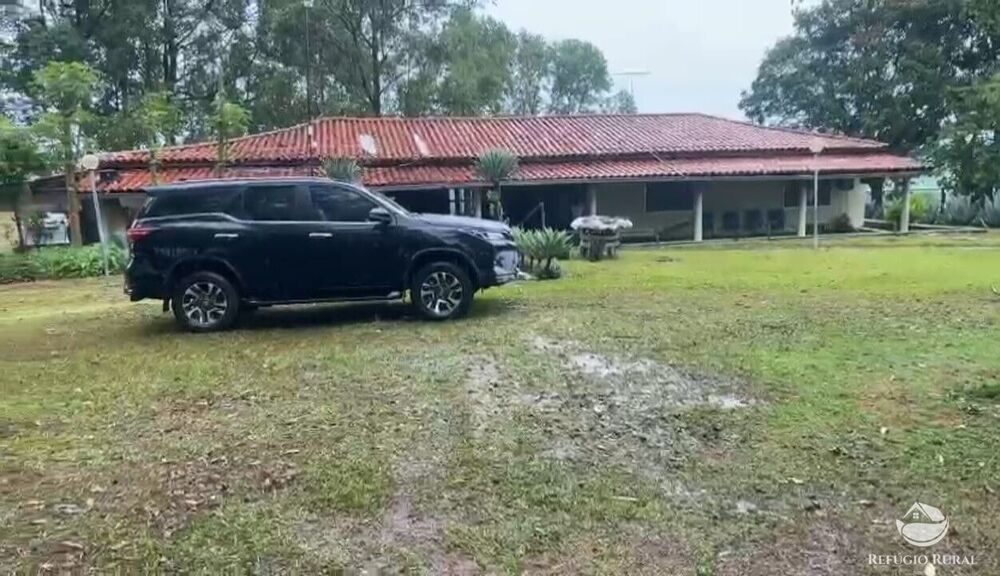 Fazenda à venda com 3 quartos, 1350000m² - Foto 1