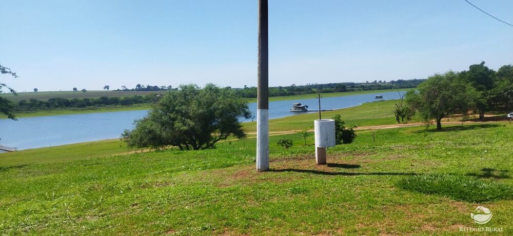 Chácara à venda com 3 quartos, 550m² - Foto 1