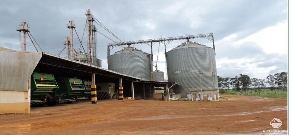 Fazenda à venda com 6 quartos, 245500000m² - Foto 2