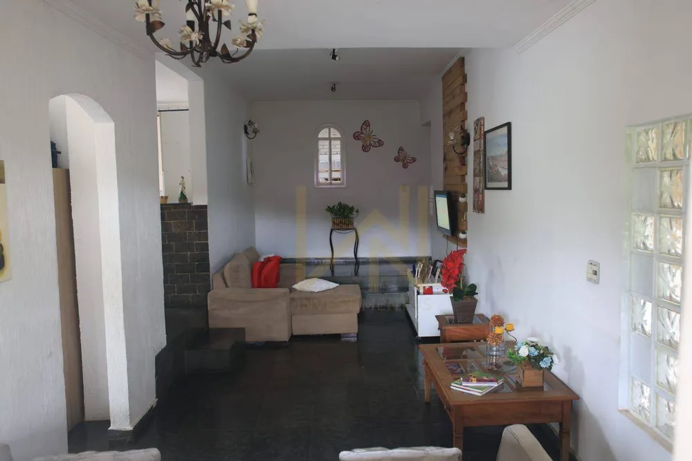 Chácara, 4 quartos, 1300 m² - Foto 1