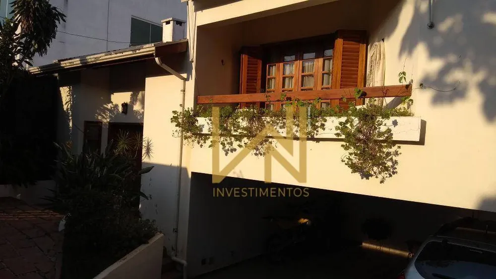 Casa, 6 quartos, 295 m² - Foto 1