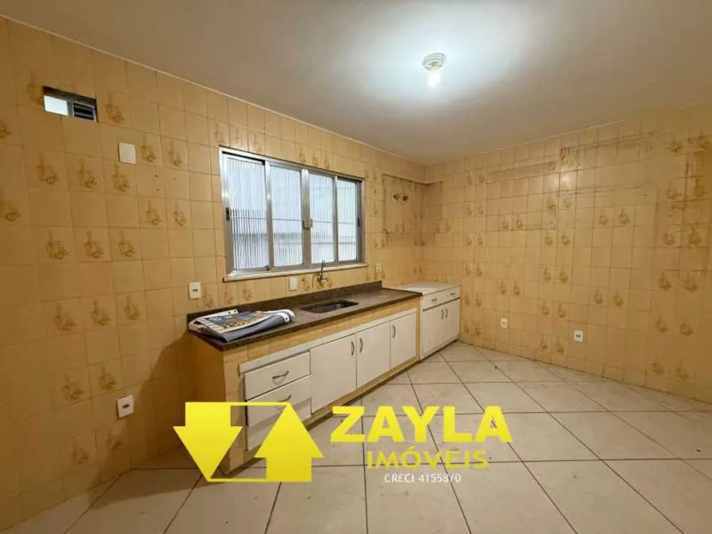 Casa, 6 quartos, 225 m² - Foto 2