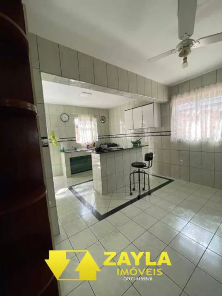 Casa, 4 quartos, 230 m² - Foto 1