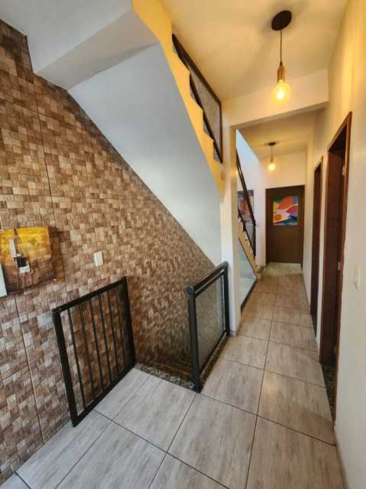 Casa à venda com 3 quartos, 275m² - Foto 2