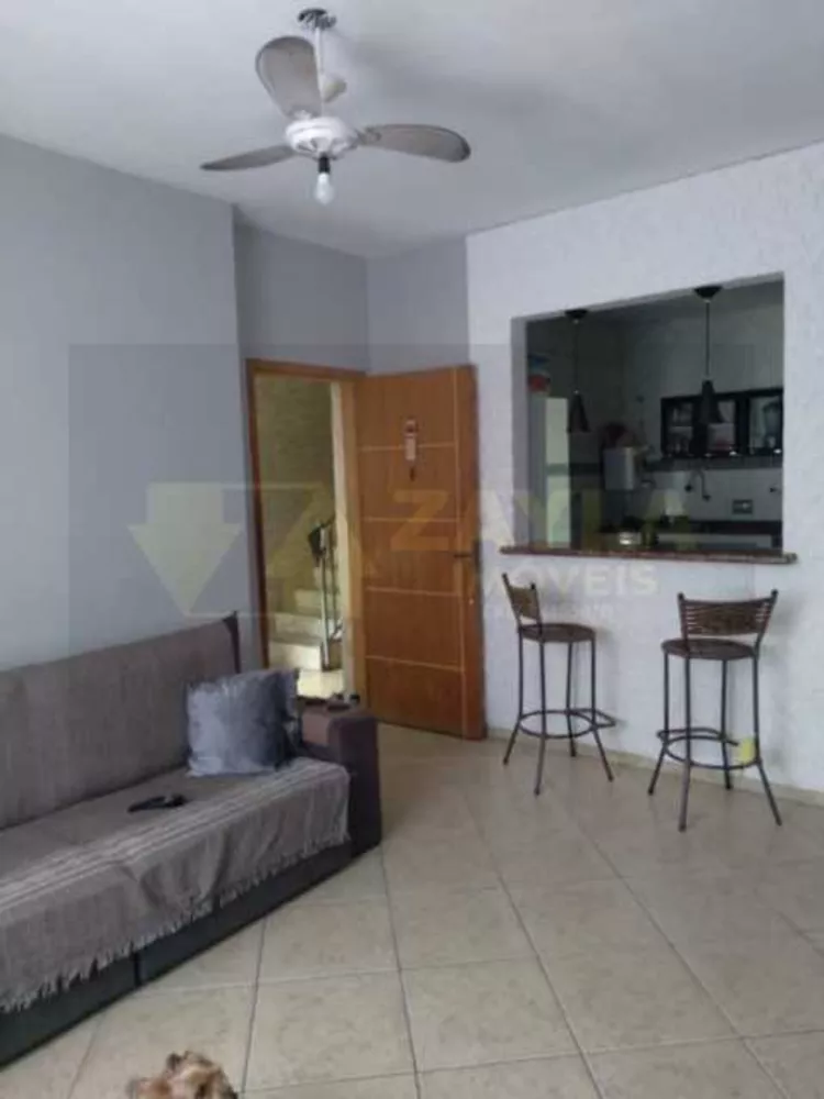 Apartamento à venda com 2 quartos, 75m² - Foto 1