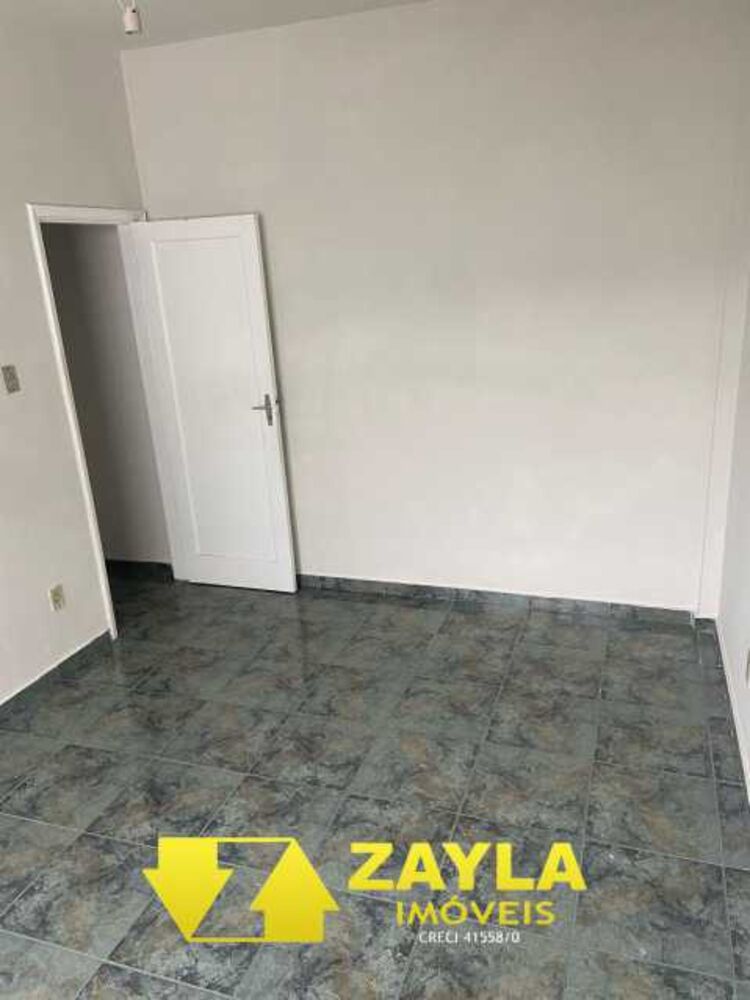 Apartamento à venda com 3 quartos, 75m² - Foto 2