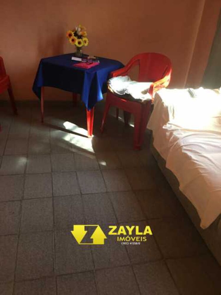 Casa à venda com 2 quartos, 200m² - Foto 2