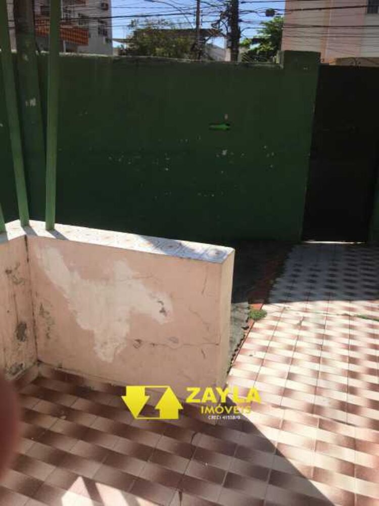 Casa à venda com 2 quartos, 200m² - Foto 1