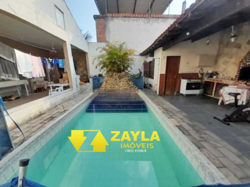 Casa à venda com 3 quartos, 211m² - Foto 1