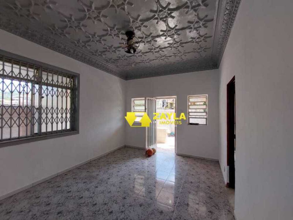 Casa à venda com 2 quartos, 100m² - Foto 9