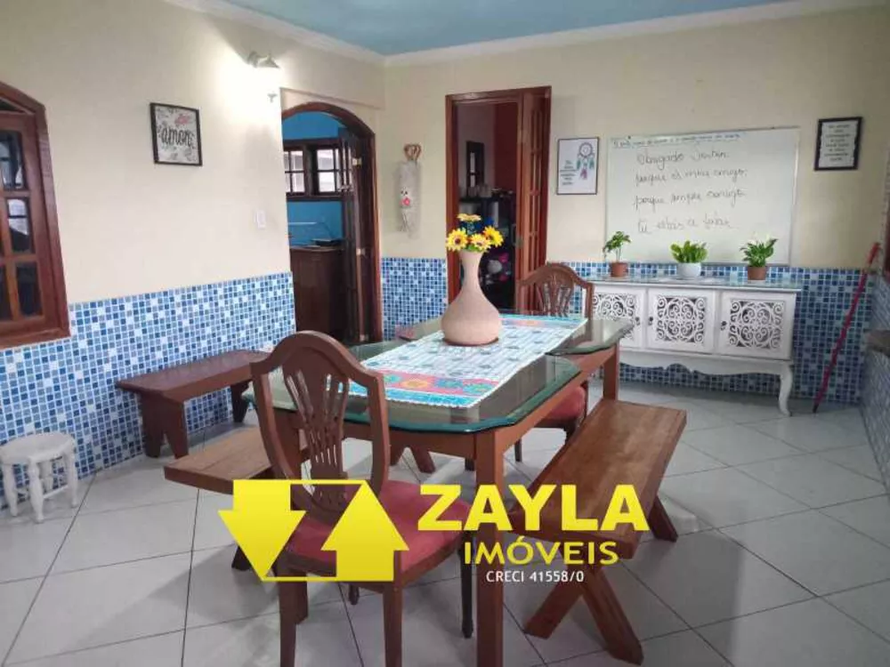 Casa, 4 quartos, 242 m² - Foto 1