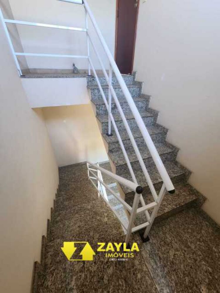 Casa para alugar com 5 quartos, 300m² - Foto 4